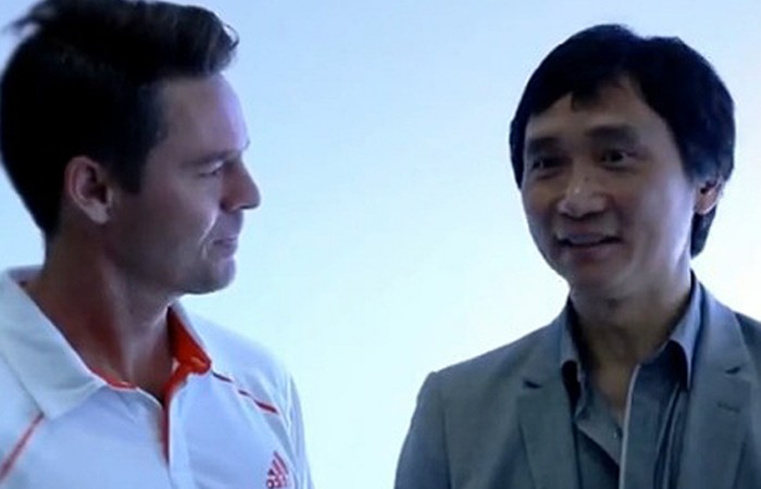 Li Cunxin (R) chats with Todd Woodbridge; Tennis Australia