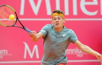 Alex De Minaur in action in his second-round loss to Kyle Edmund in Estoril (photo: Millenium Estoril Open)