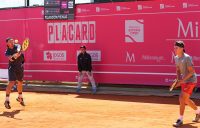 Lleyton Hewitt (L) and Alex De Minaur in doubles action (photo credit: Millenium Estoril Open)