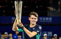 Alex de Minaur celebrates his ATP Zhuhai title with the trophy (Getty Images)