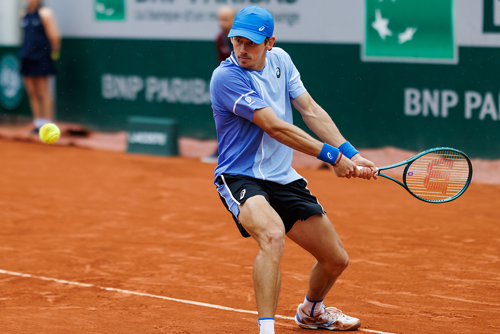 De Minaur battles into fourth round at Roland Garros 2024 | 2 June, 2024 | All News | News and Features | News and Events