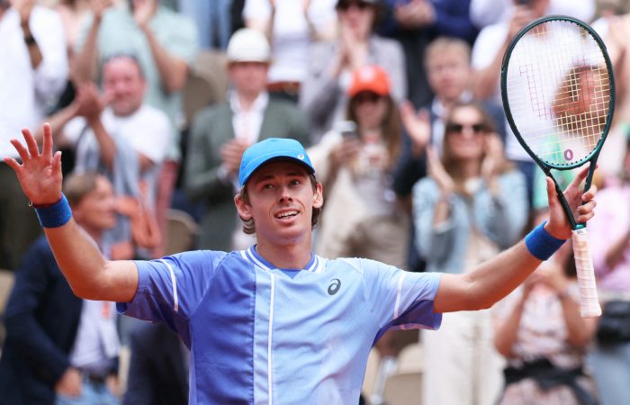 TOPSHOT - Australia's Alex De Minaur celebrates after winning against Russia's Daniil Medvedev at the end of their men's round of sixteen singles match on Court Suzanne-Lenglen on day nine of the French Open tennis tournament at the Roland Garros Complex in Paris on June 3, 2024. (Photo by ALAIN JOCARD / AFP) (Photo by ALAIN JOCARD/AFP via Getty Images)